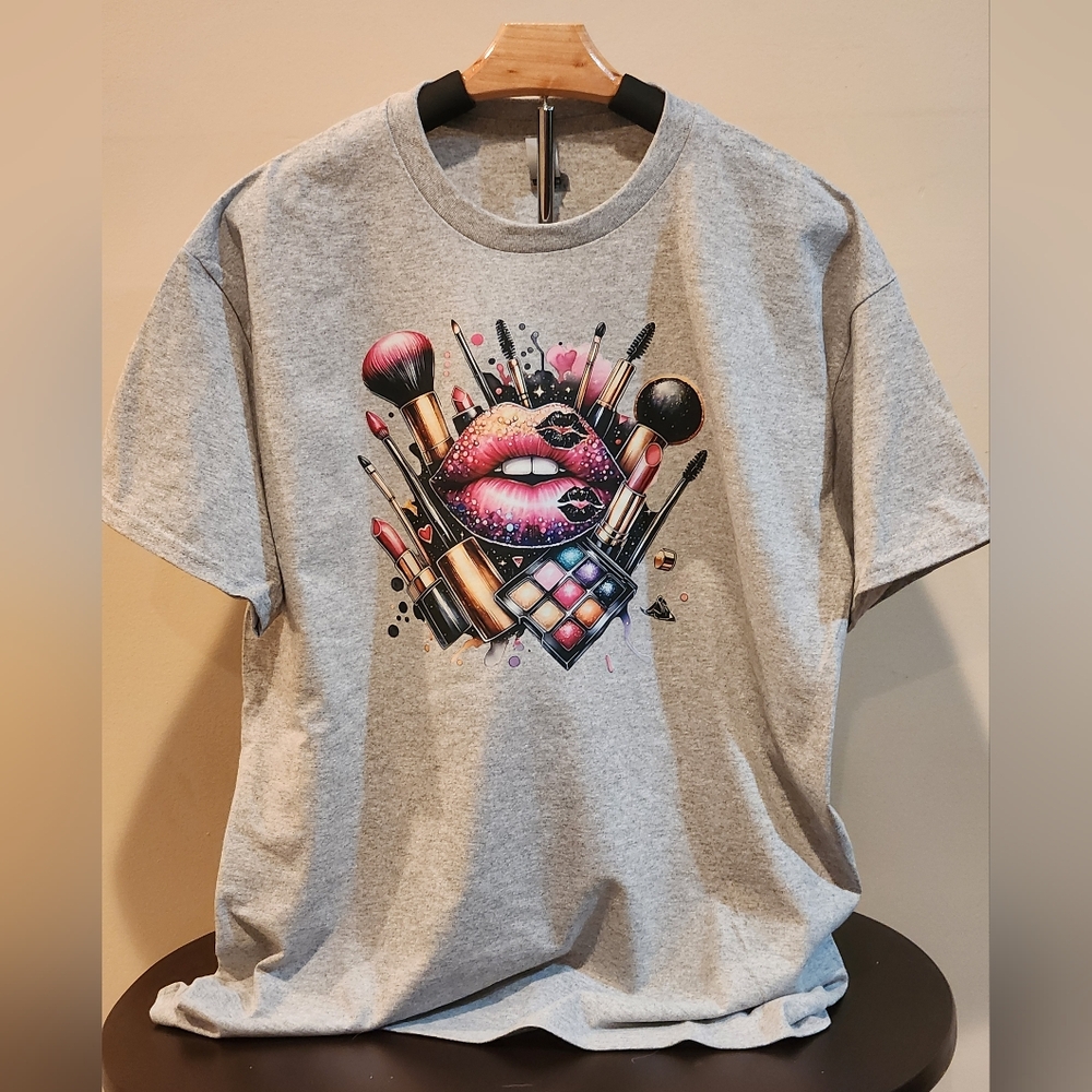 MAKEUP GRAPHIC TSHIRT